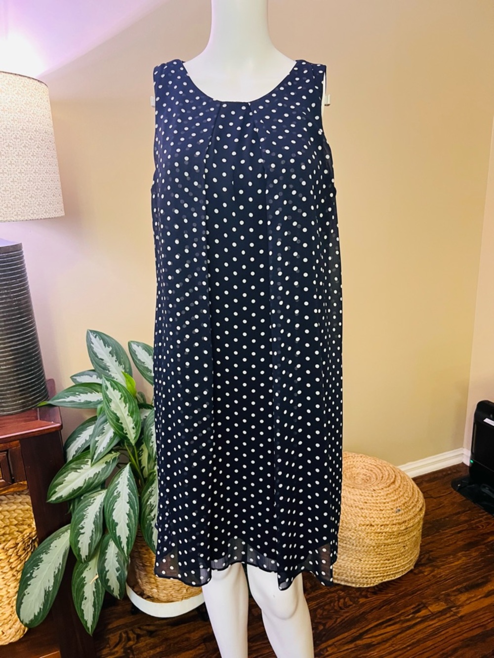 Navy Polka Dot Shift Dress Size 6 Sleeveless Keyhole Back Workwear Classic
